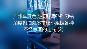 酒店女厕全景偷拍边尿尿边玩手机的小姐姐 (3)